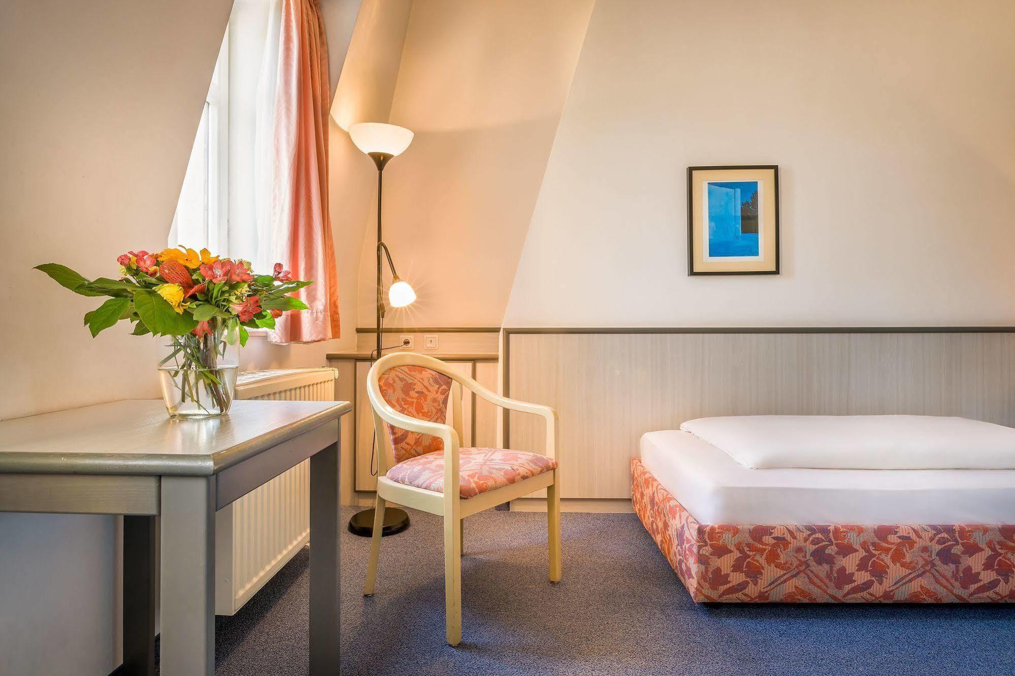 Hotel Am Bonhoefferplatz Dresde Extérieur photo